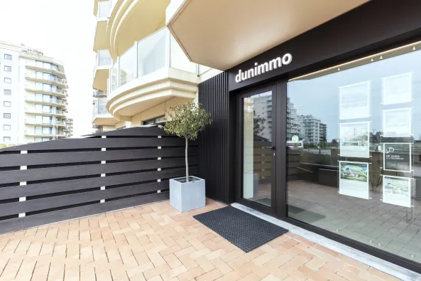 Nieuwe ramen in aluminium bij Agence Dunimmo in De Panne
