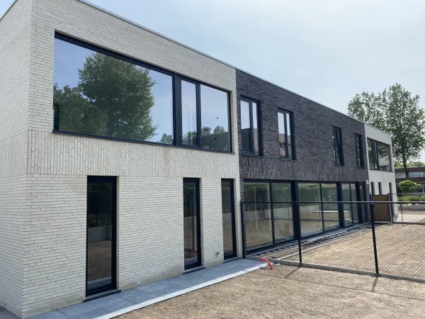 Van ramen tot screens voor residentie in Oostduinkerke