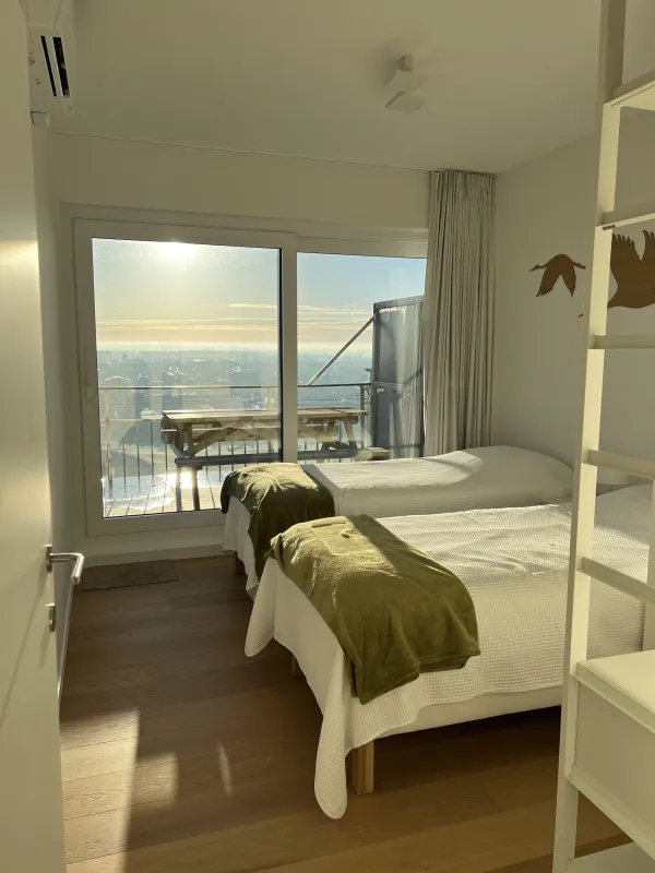 Ramen en schuiframen voor appartement aan zee in Oostende