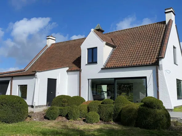 Aluminium ramen en deuren voor villa in Oostduinkerke