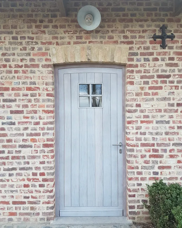 Houten deur in landelijke stijl 